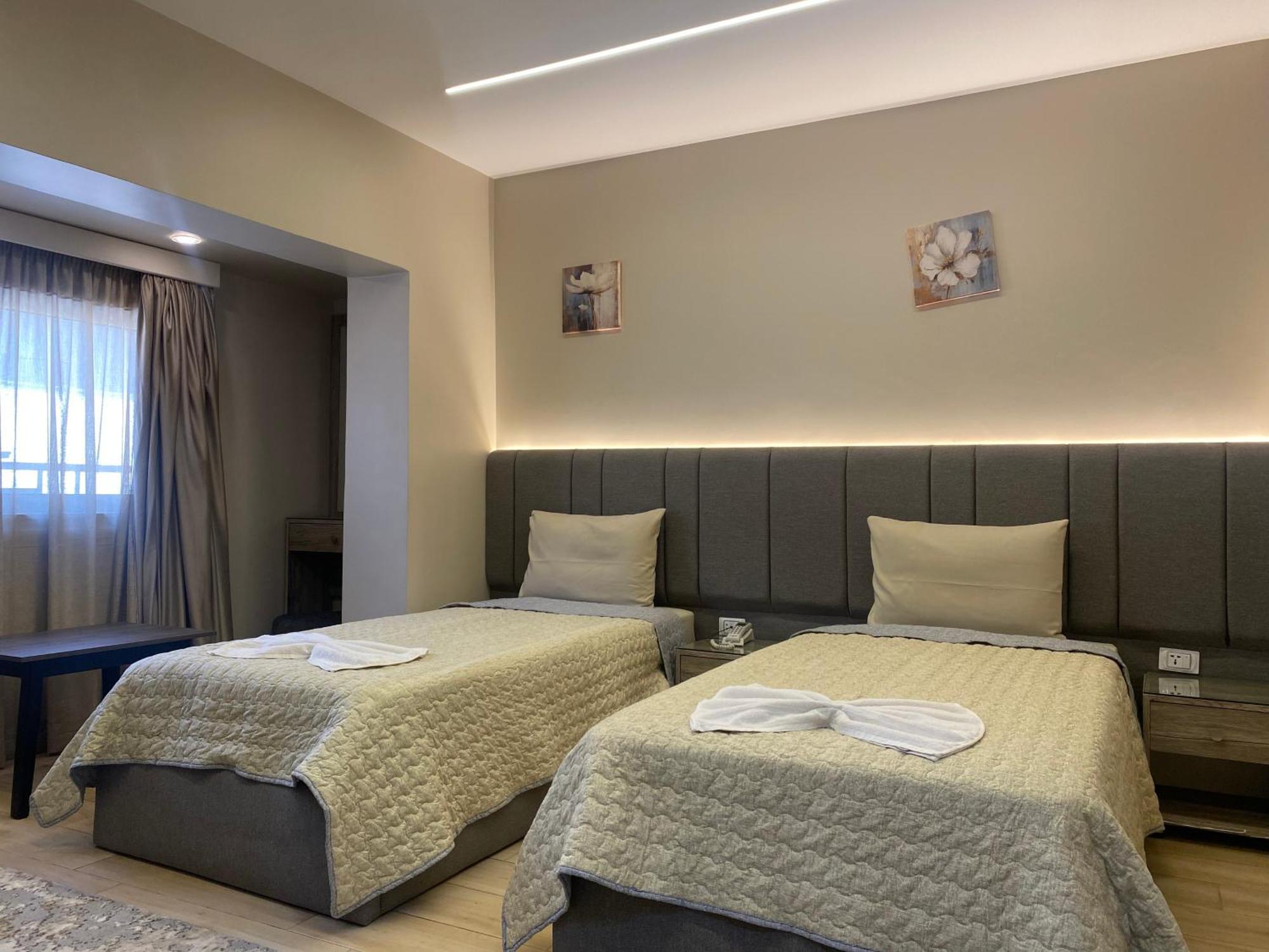 Holy Sheet Hotel *