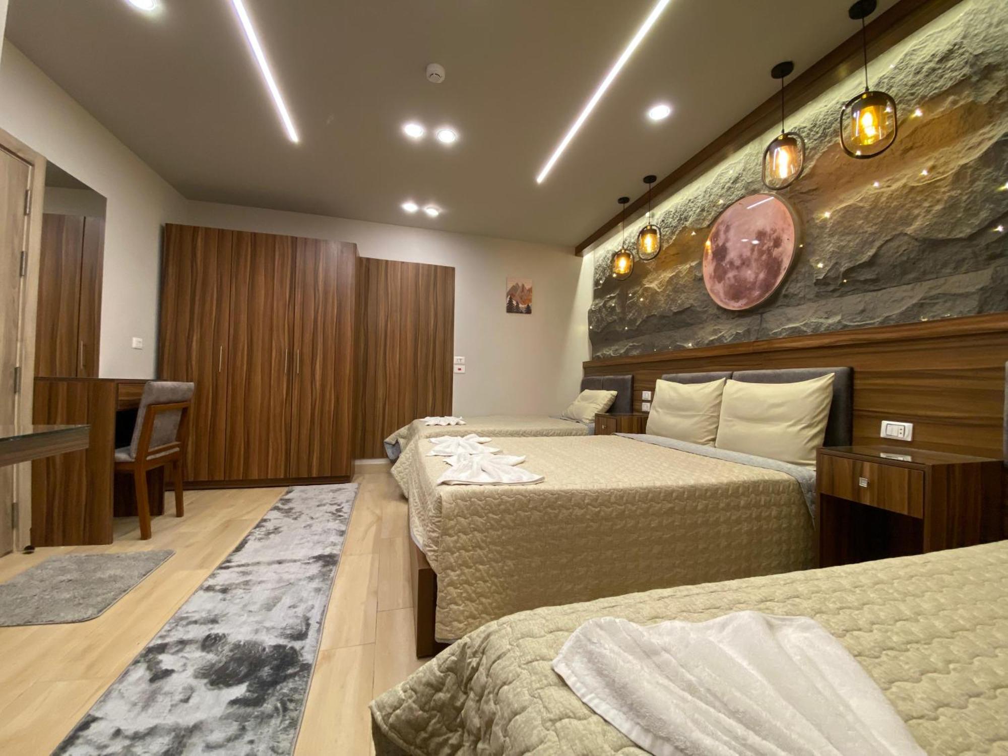Holy Sheet Hotel *