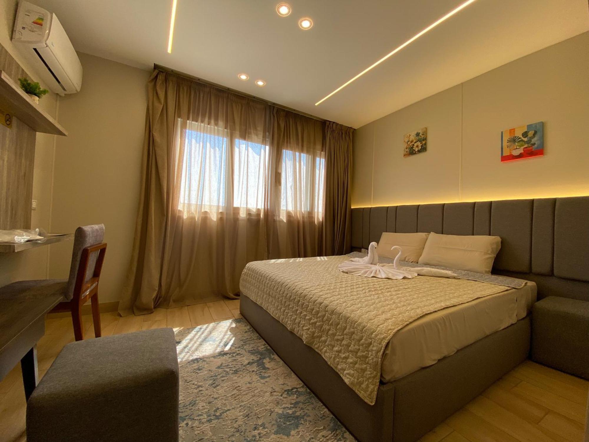 Holy Sheet Hotel *
