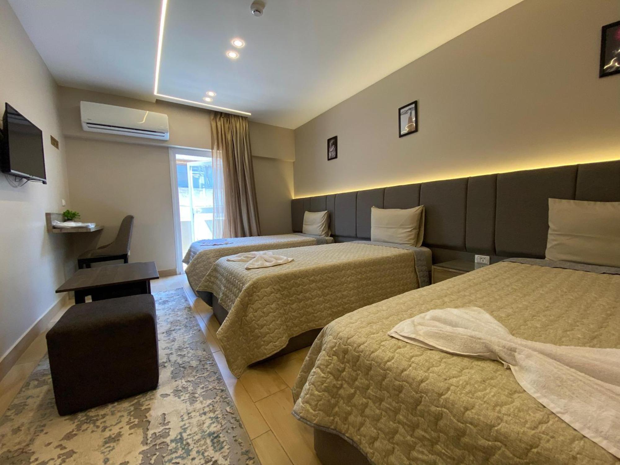 Holy Sheet Hotel *