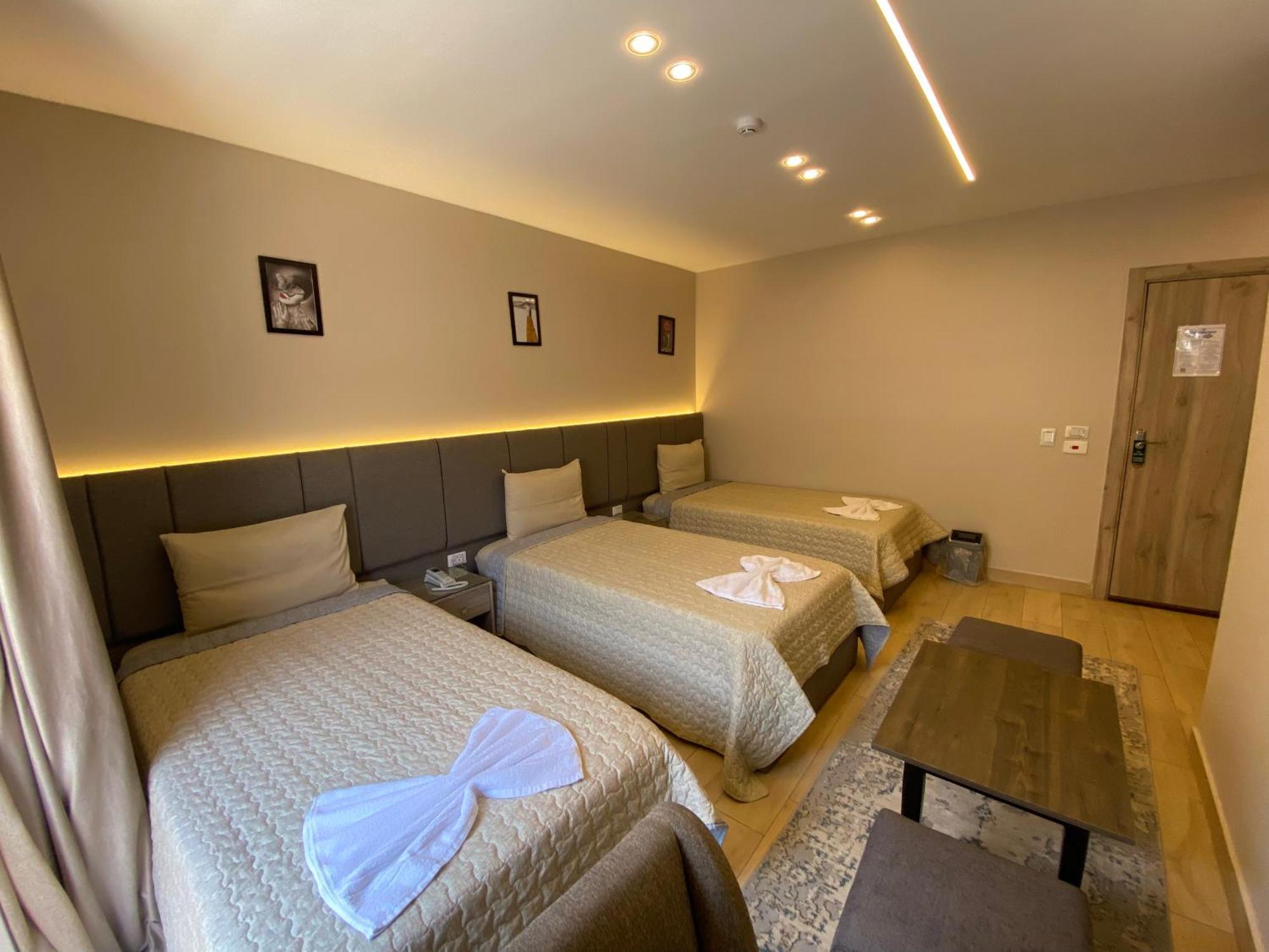 Holy Sheet Hotel *
