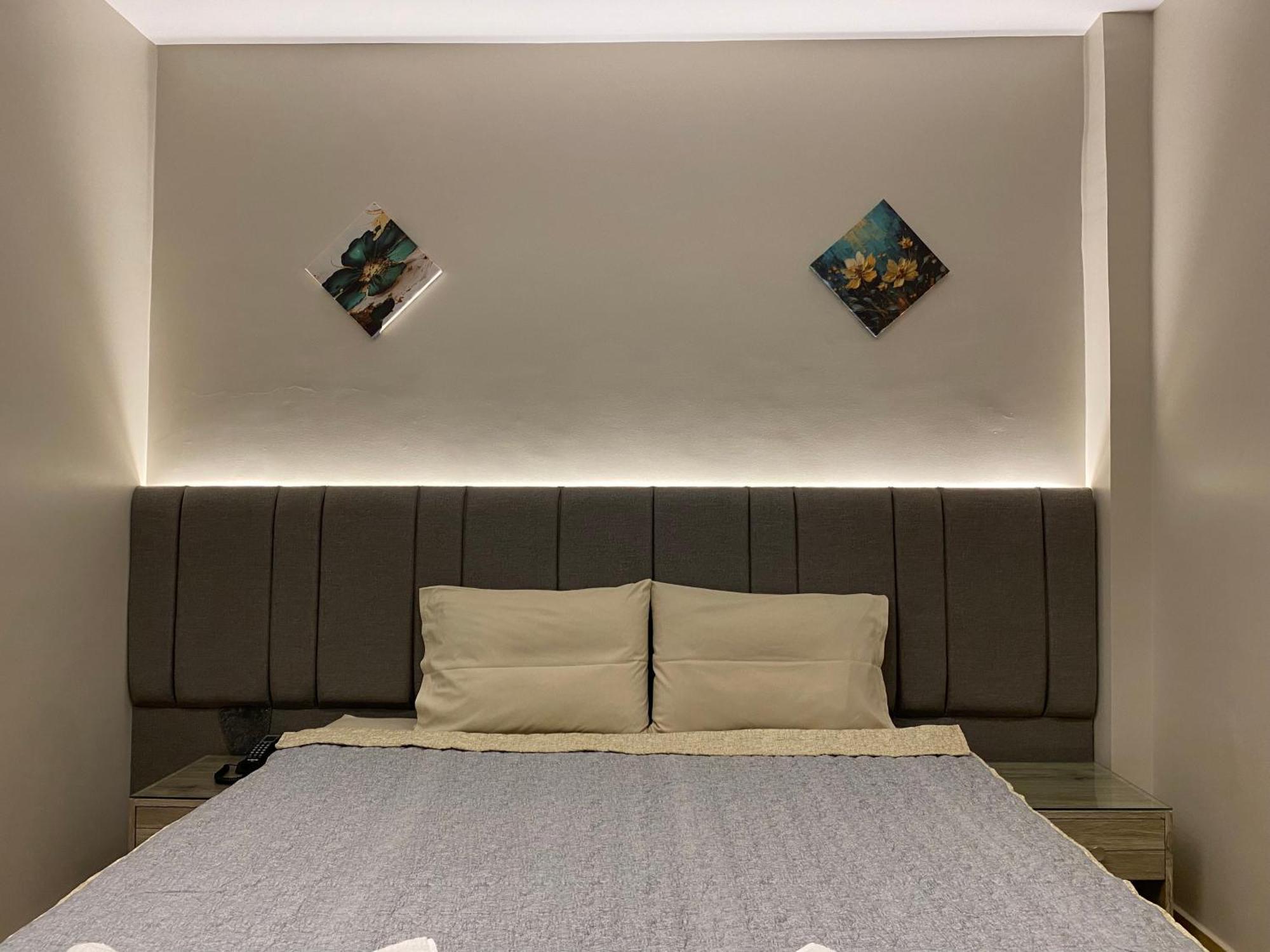 Holy Sheet Hotel *