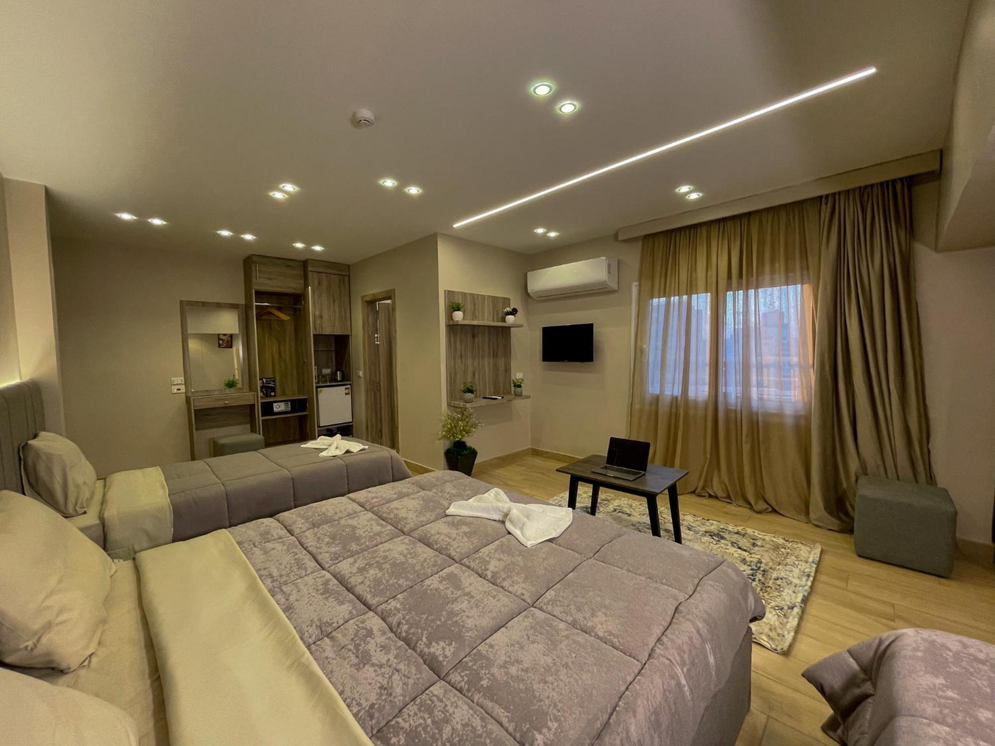 Holy Sheet Hotel *