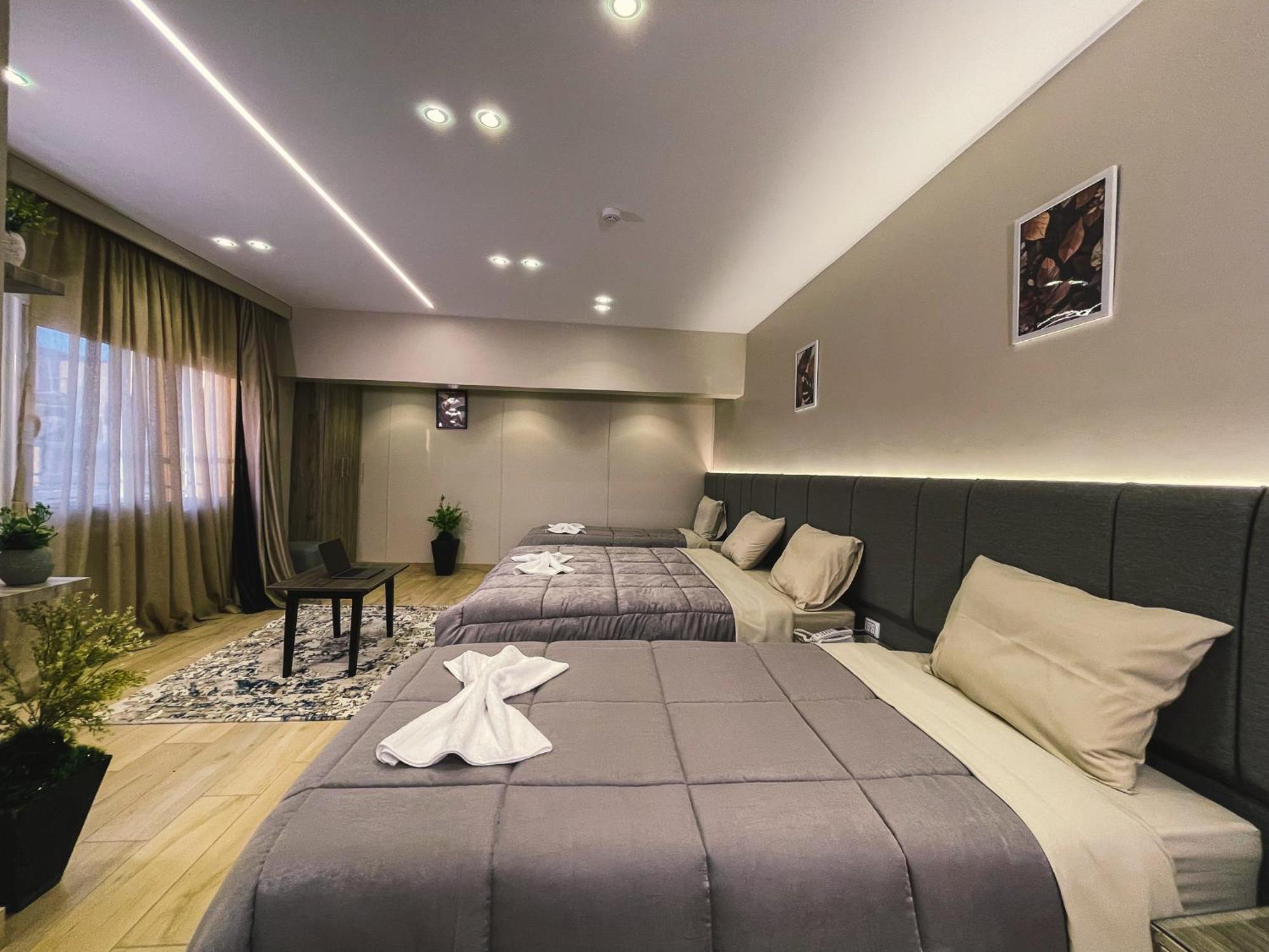 Holy Sheet Hotel *