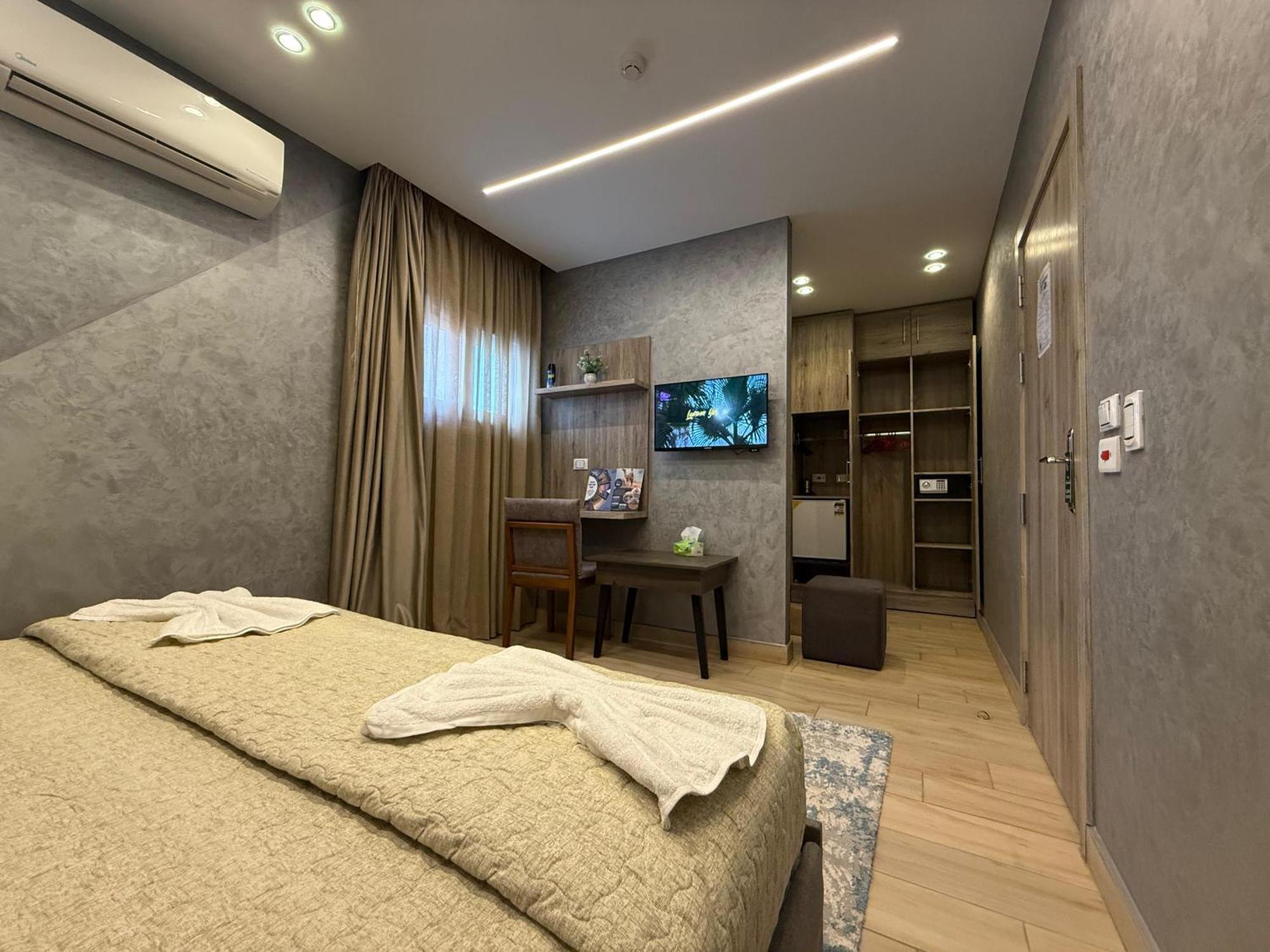 Hotel Holy Sheet *