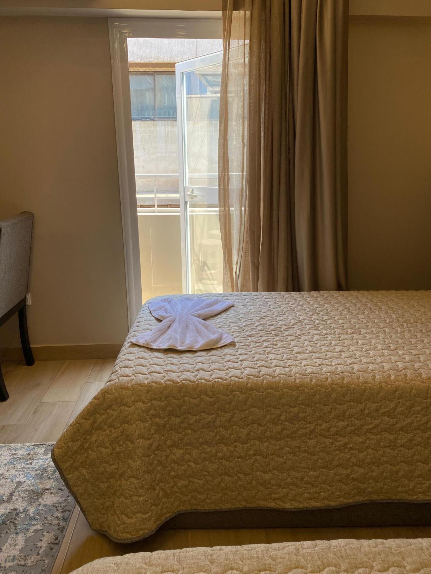 Hotel Holy Sheet